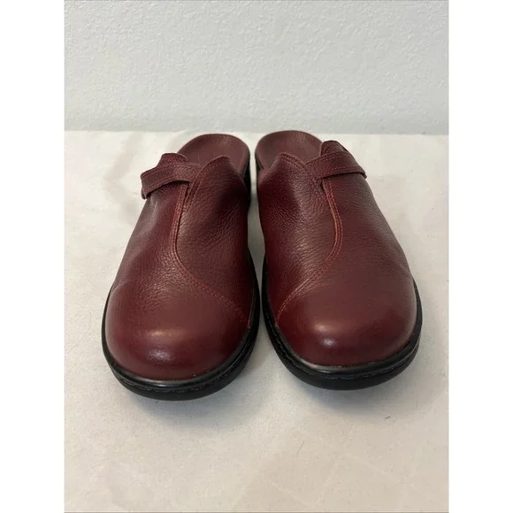 Clarks‎ Clogs Womens 11 Maroon Red Slip On Mule Soft Cushion Leather Comfort - Picture 7 of 9